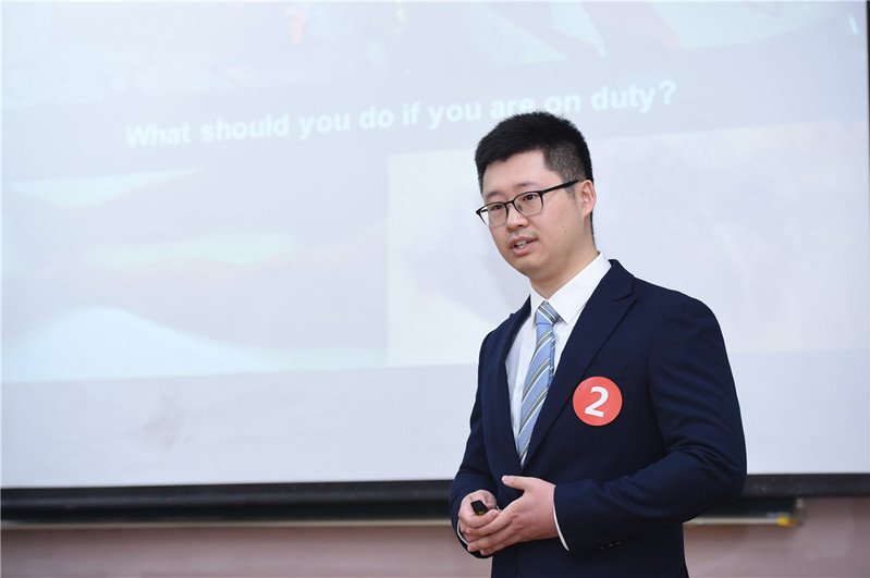 邀请了复旦大学