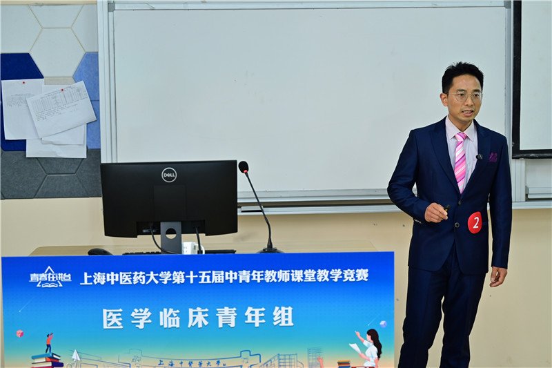 线下百余位教师观看竞赛实况