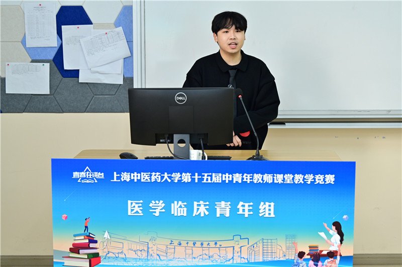 为选手们共同加油助威