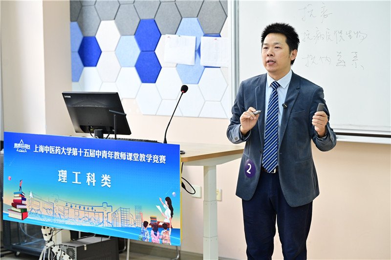 专业化教师队伍注入了强有力的青春力量